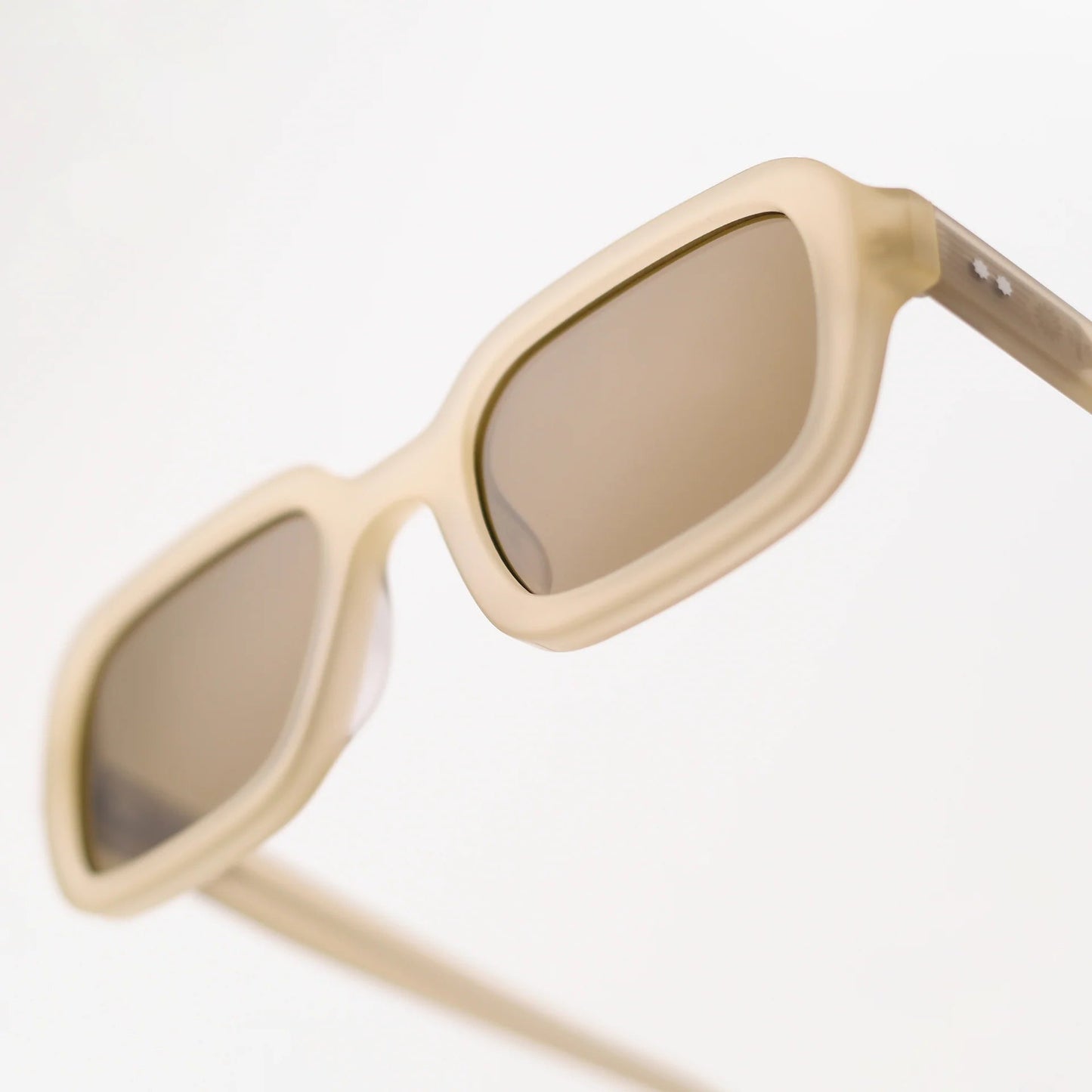 Cascade - Oyster Acetate / Brown Lenses akila