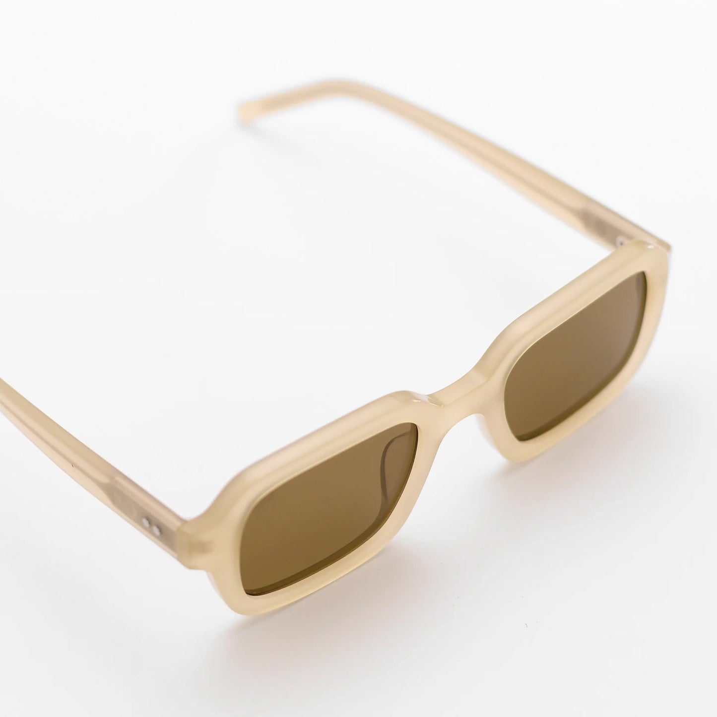 Cascade - Oyster Acetate / Brown Lenses akila