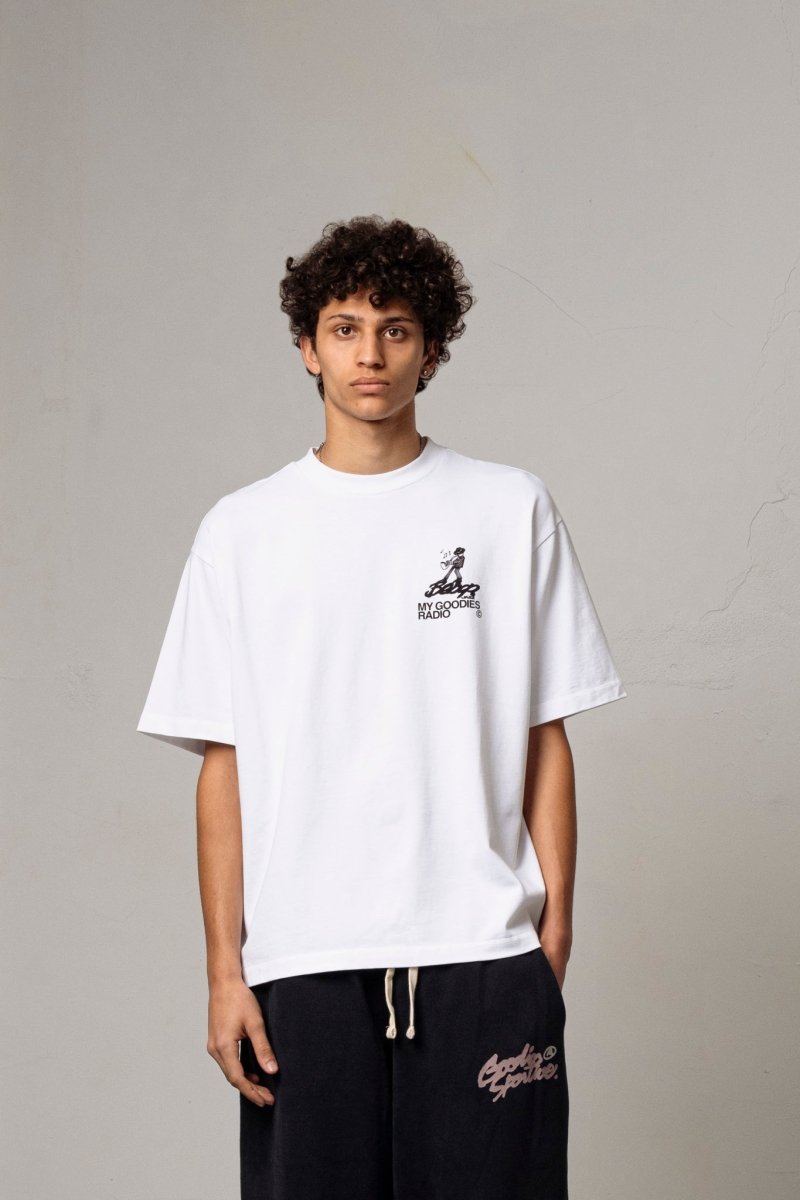 MY GOODIES RADIO TEE - White GOODIES SPORTIVE - porté de face