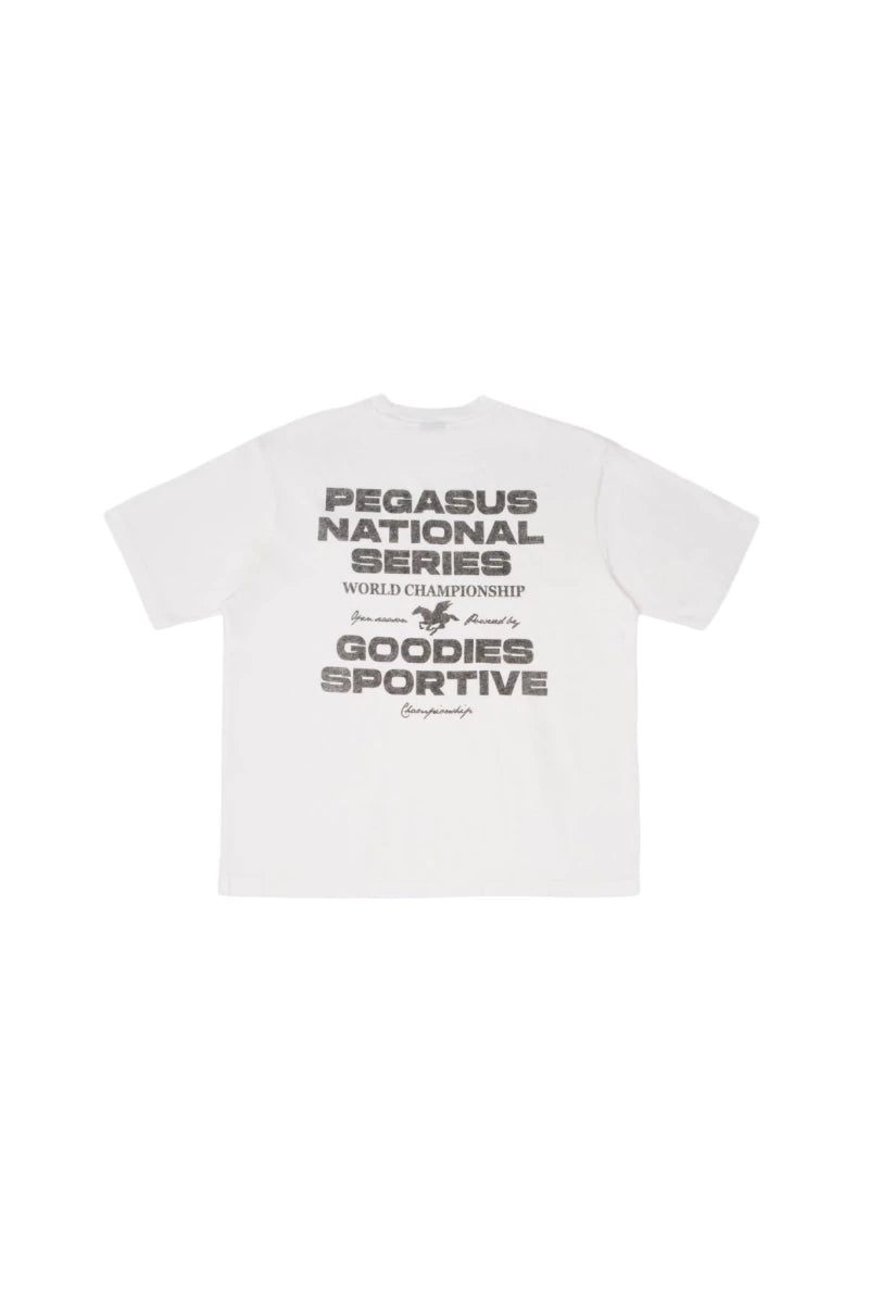 Goodies Sportive Pegasus Series White Tee porté de face