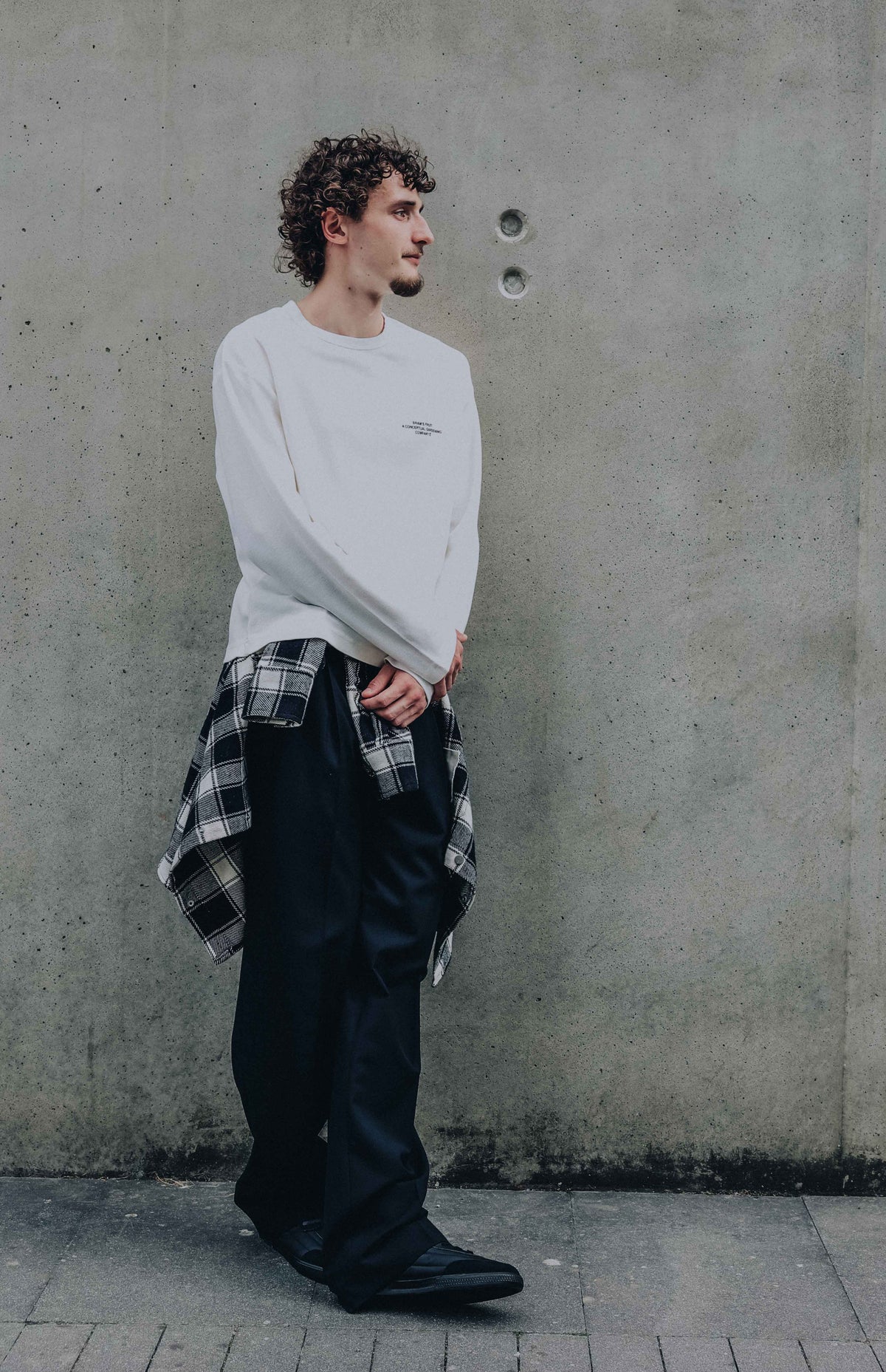 LOOK 01