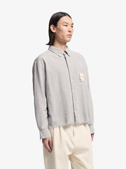 Distressed Farmer's Shirt LS Bram's Fruit olive green portée, vue de profil