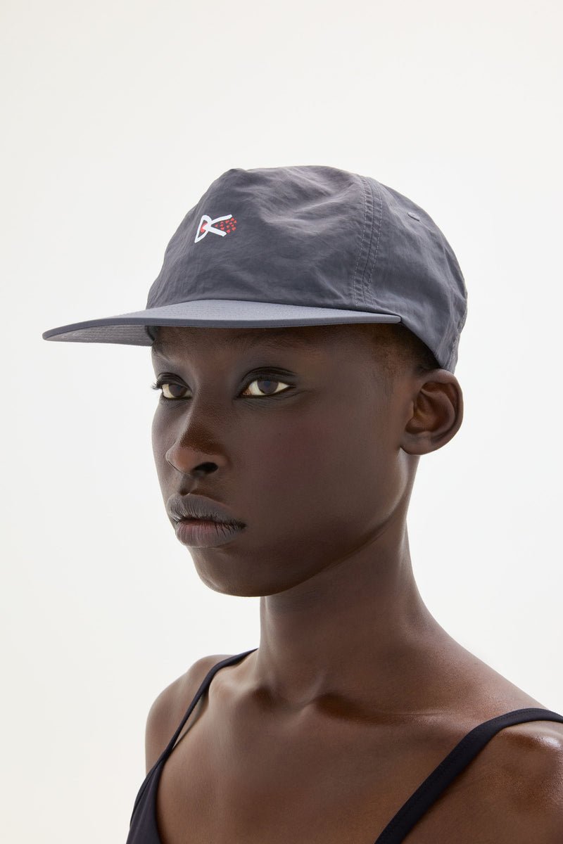 PANELED NYLON HAT - Carbon DISTRICT VISION - portée de profil