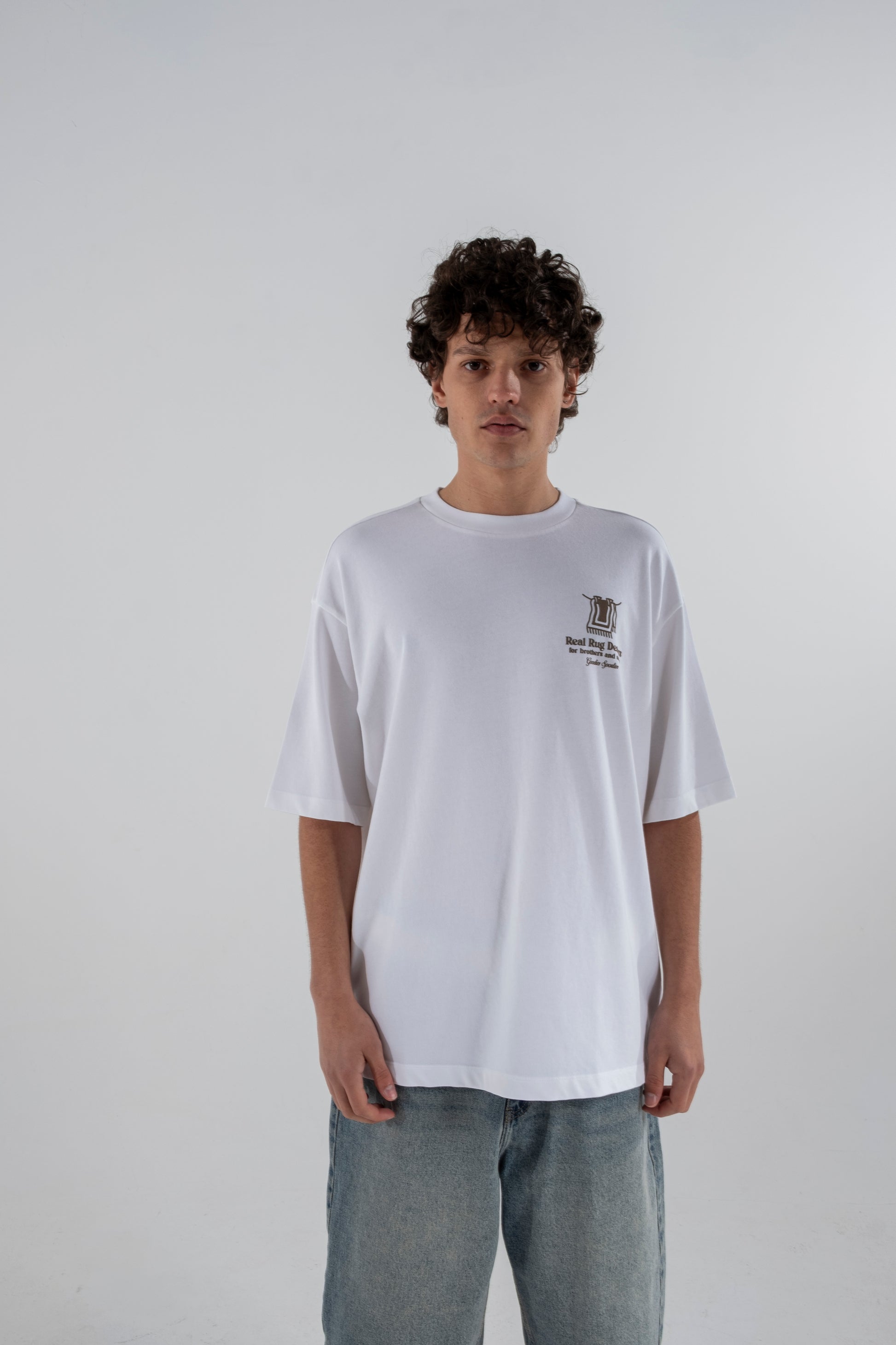Rug dealer white tee - Aura