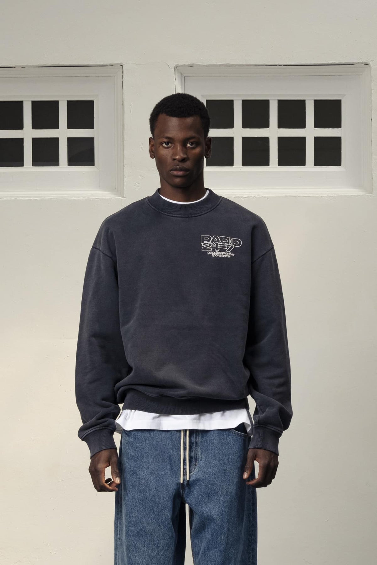 RADIO 24:7 CREWNECK - Faded Grey GOODIES SPORTIVE - porté vue rapprochée — photo 4