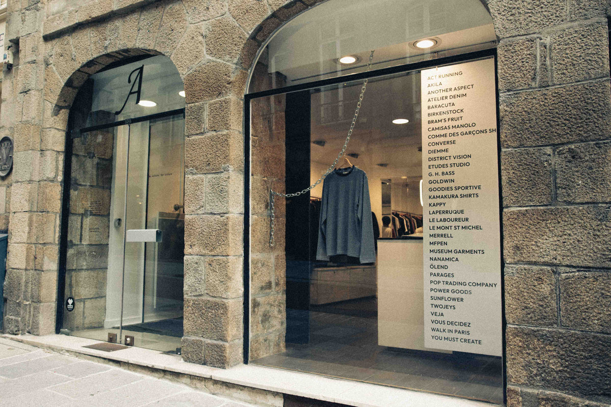 Intérieur de la boutique Aura Store à Rennes, concept store de mode masculine