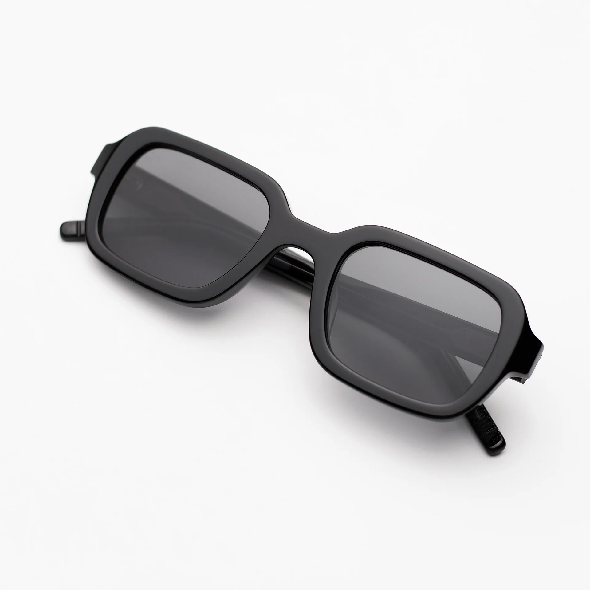 Cascade - Black Acetate / Black Lenses akila