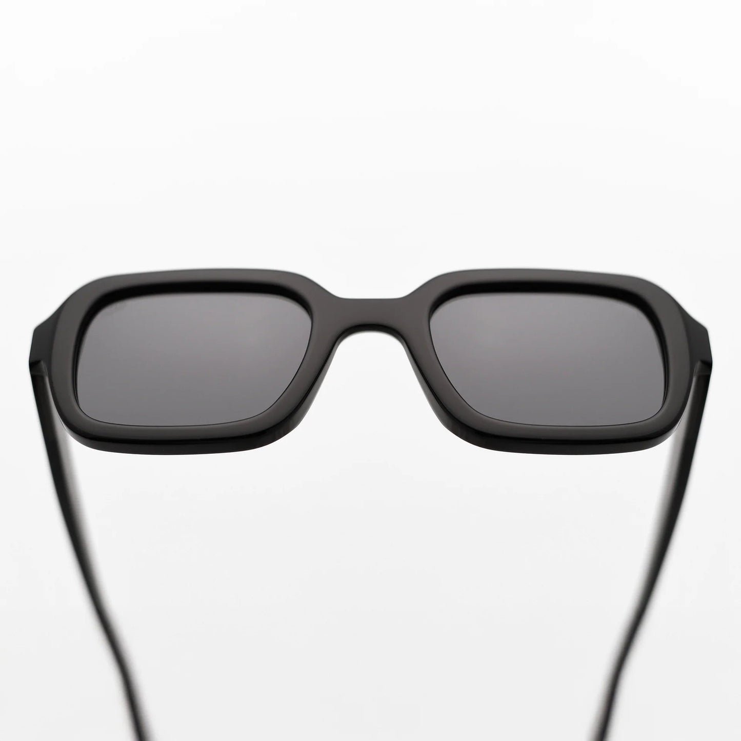 Cascade - Black Acetate / Black Lenses akila