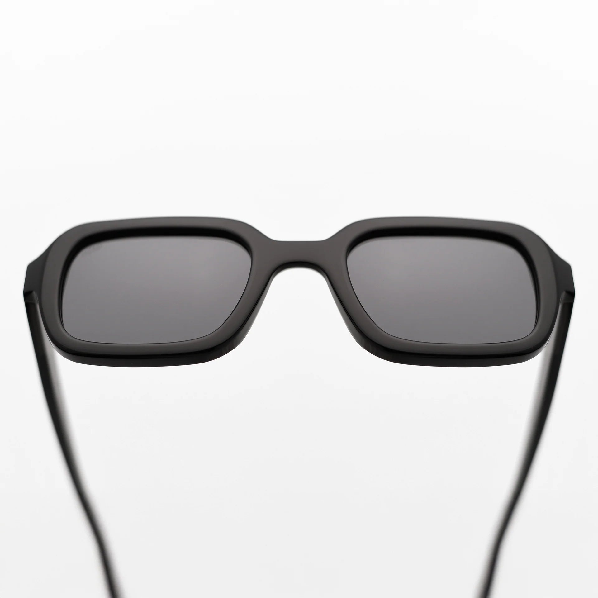 Cascade - Black Acetate / Black Lenses akila