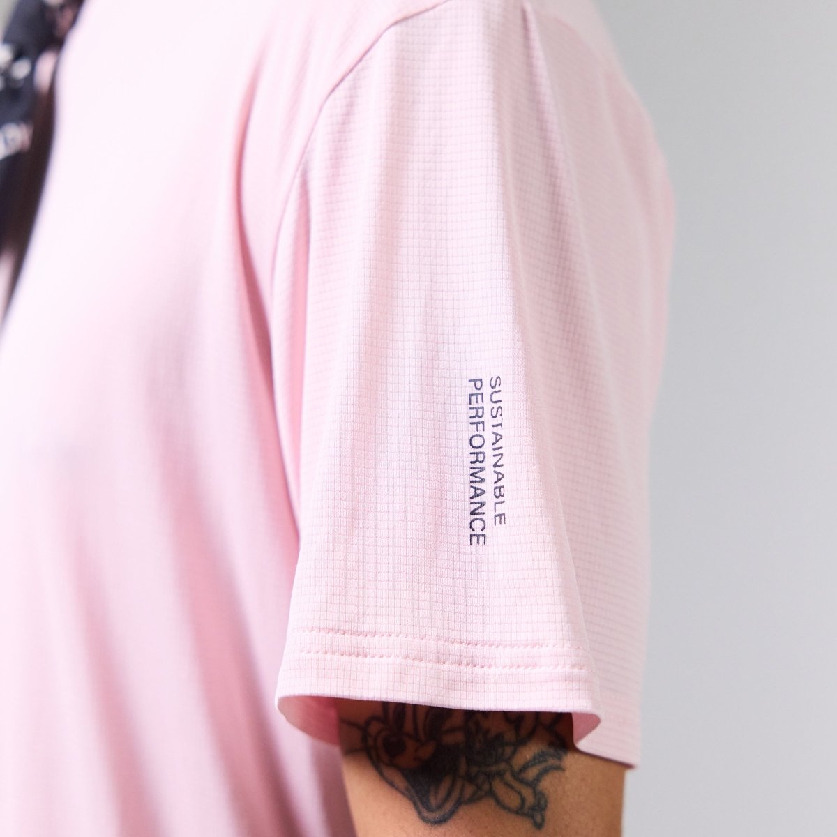 BIOPERF T-SHIRT - Rose ACT RUNNING - vue portée