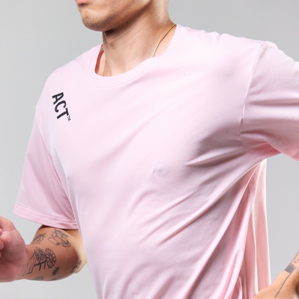 BIOPERF T-SHIRT - Rose ACT RUNNING - vue portée de dos