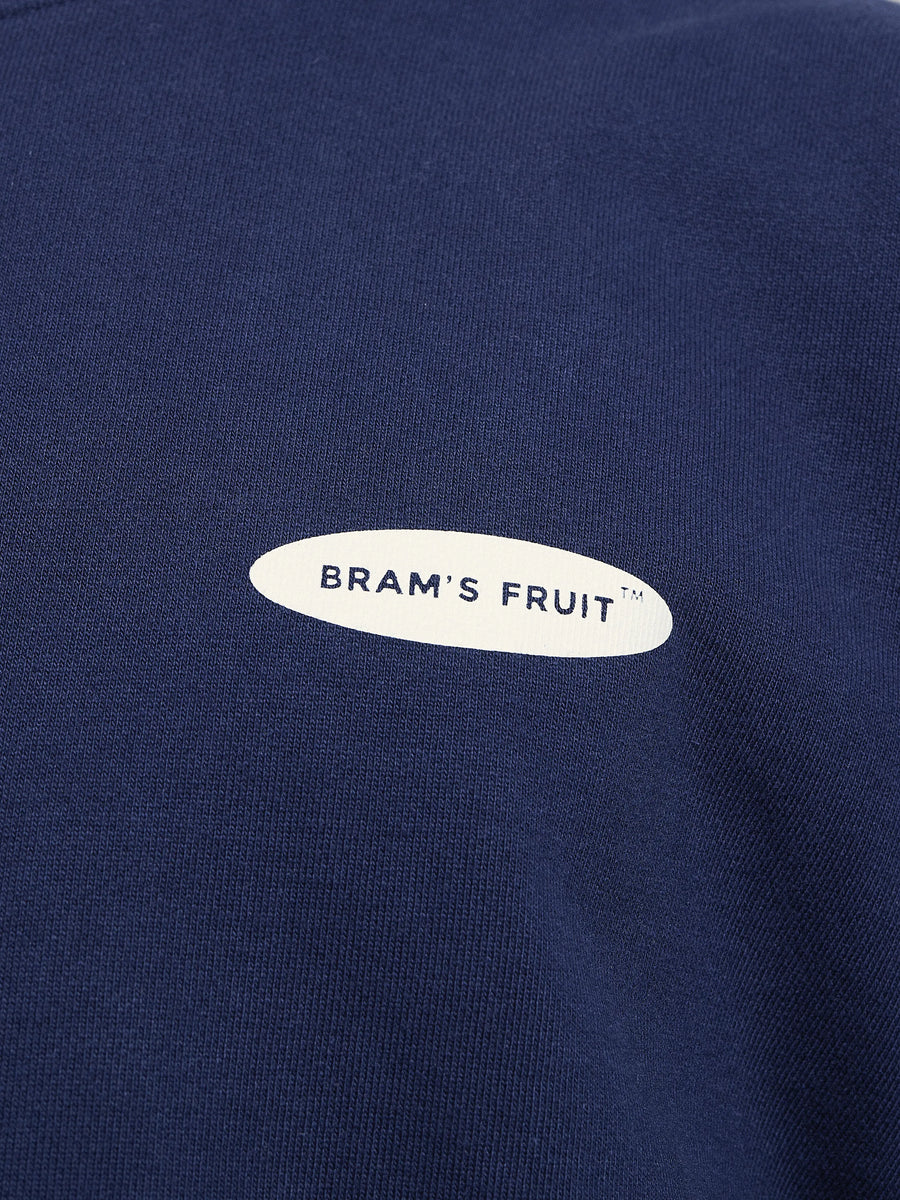 F*ck Off I'm Gardening Hoodie Bram's Fruit navy, porté, coupe relaxed — photo 3