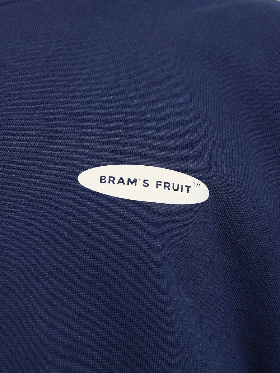 F*ck Off I'm Gardening Hoodie Bram's Fruit navy, porté, coupe relaxed