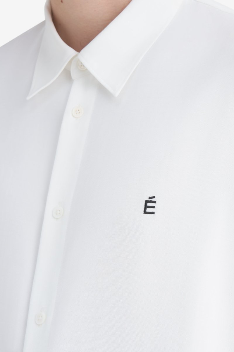 OVERSIZED SHIRT É - Blanc ÉTUDES STUDIO - détail du col et des boutons nacre — photo 2