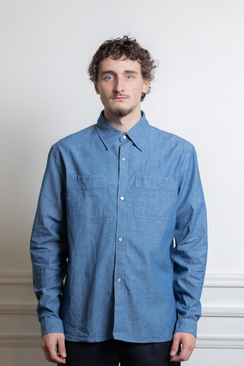 Chemise Another Aspect Shirt 5.0 chambray détail poches poitrine et snaps
Image 