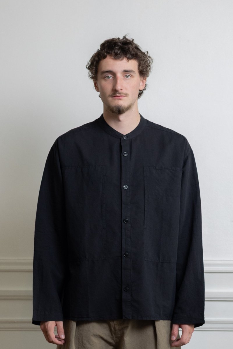 Chemise YMC Hawkeye noire détail doubles poches poitrine
Image  — photo 2