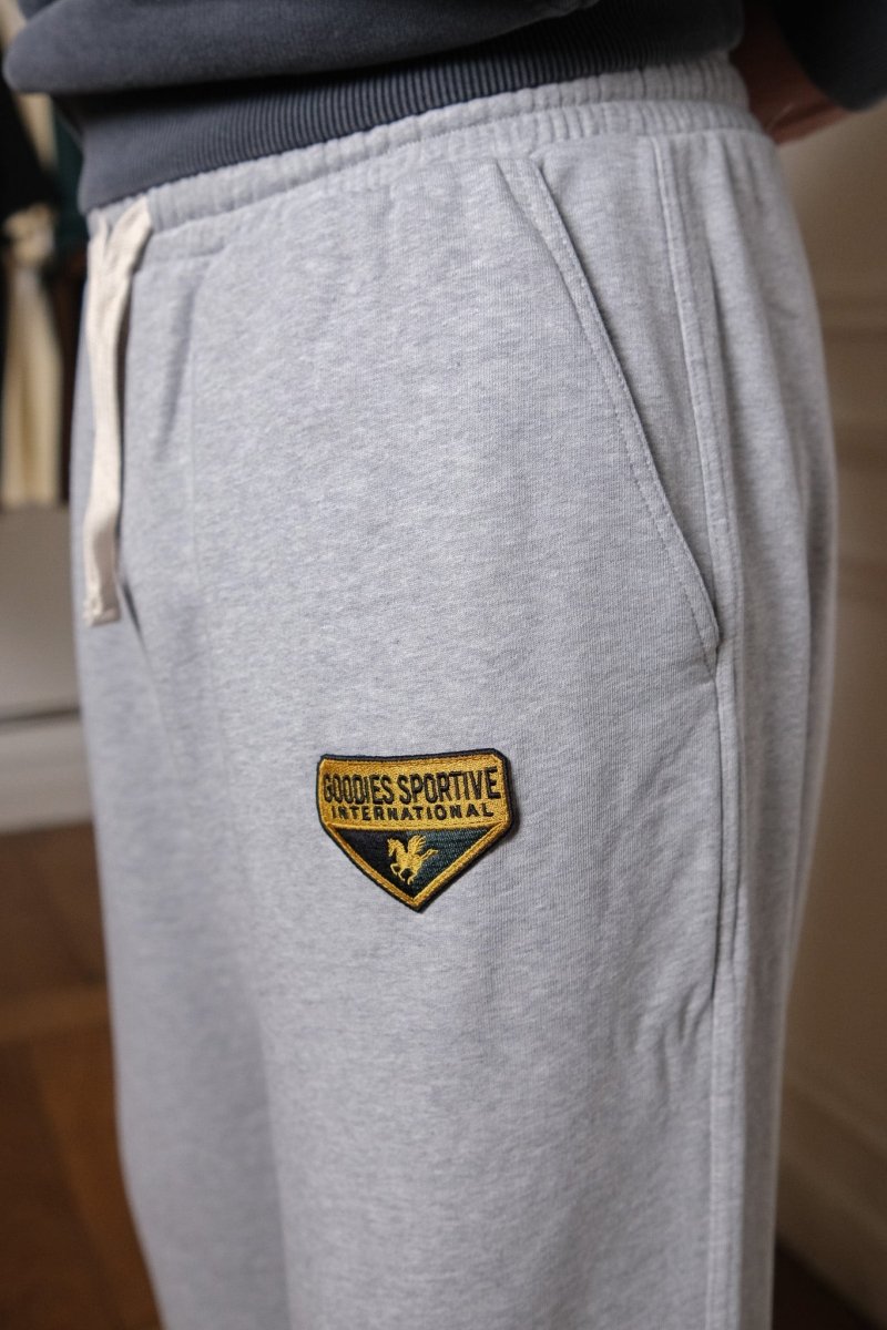 Goodies Sportive Patch Relaxed Jogger Pants vue de face produit