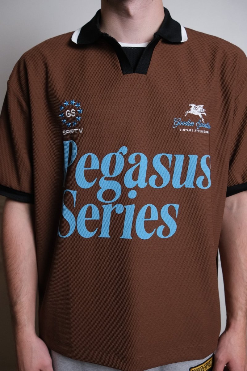 Goodies Sportive Sprtv Football Tee porté de face