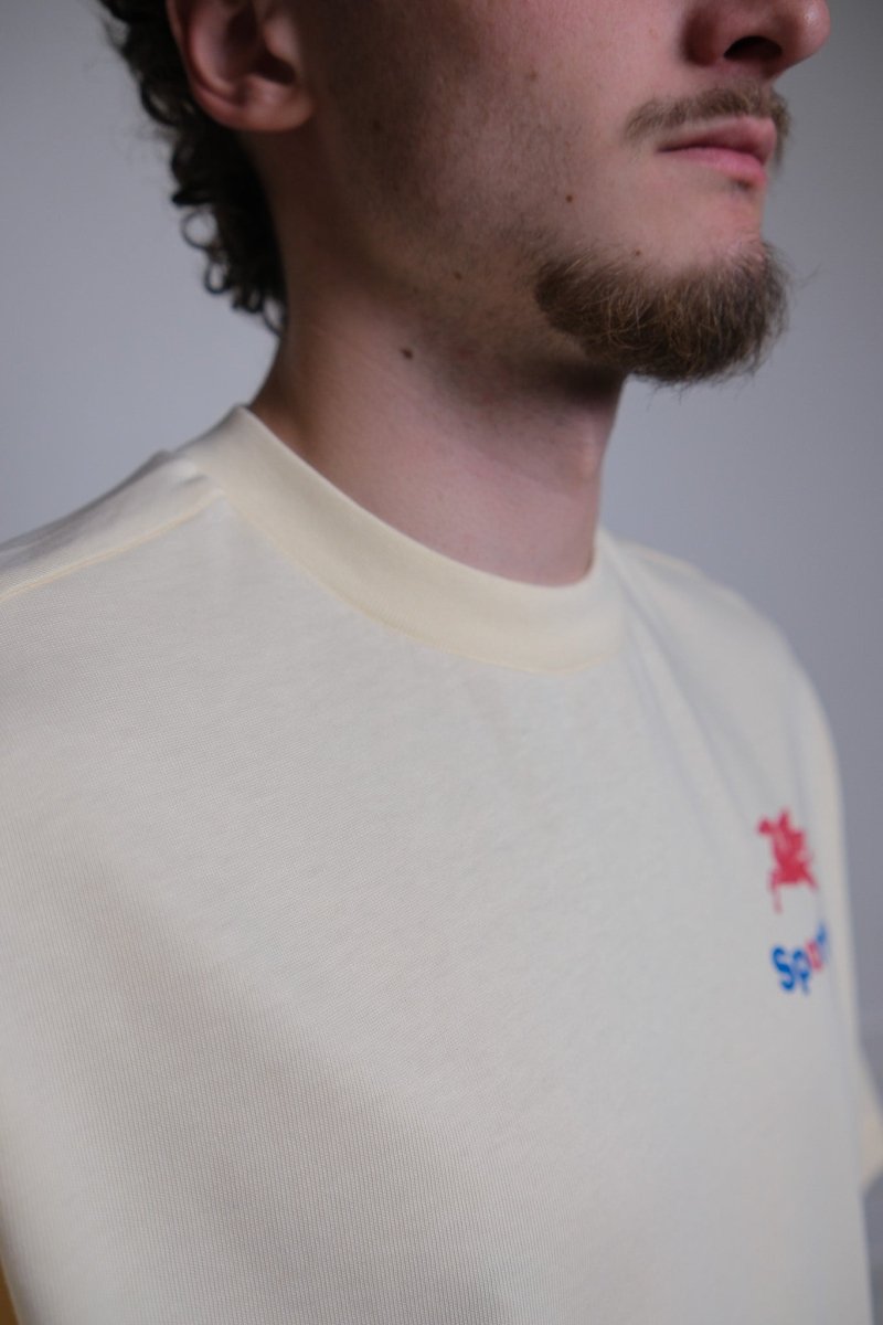 Goodies Sportive Pegasus Butter Tee vue de profil