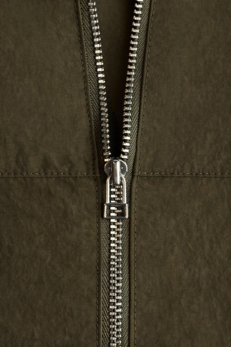 HALF-ZIP NYLON WINDBREAKER - Moss DISTRICT VISION - détail du dos — photo 7