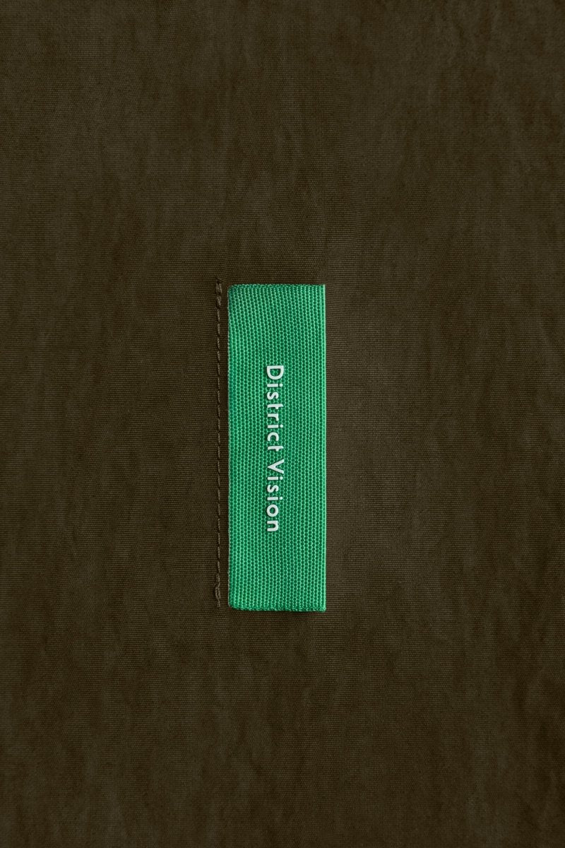 HALF-ZIP NYLON WINDBREAKER - Moss DISTRICT VISION - détail de la coupe — photo 8