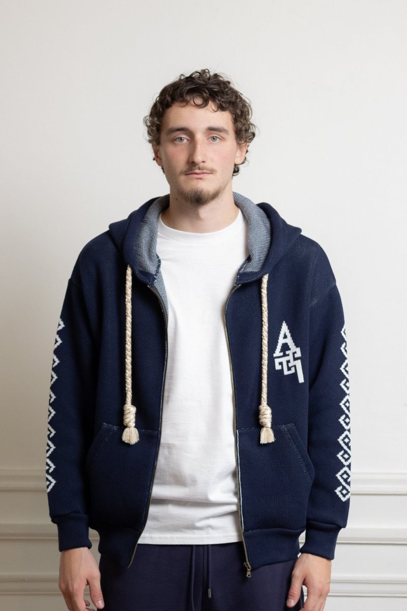 Détail capuche pompons artisanaux sweat zippé Al Ain AHZZ — photo 4