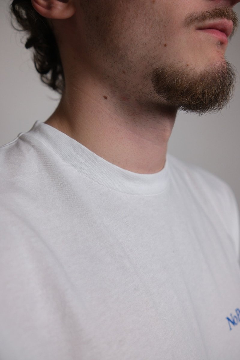 Détail du col rond du t-shirt No Problemo Mini Problemo blanc