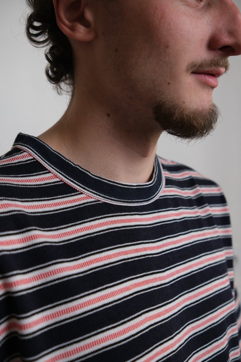 Détail maille jacquard rayures multicolores T-shirt YMC Triple — photo 3