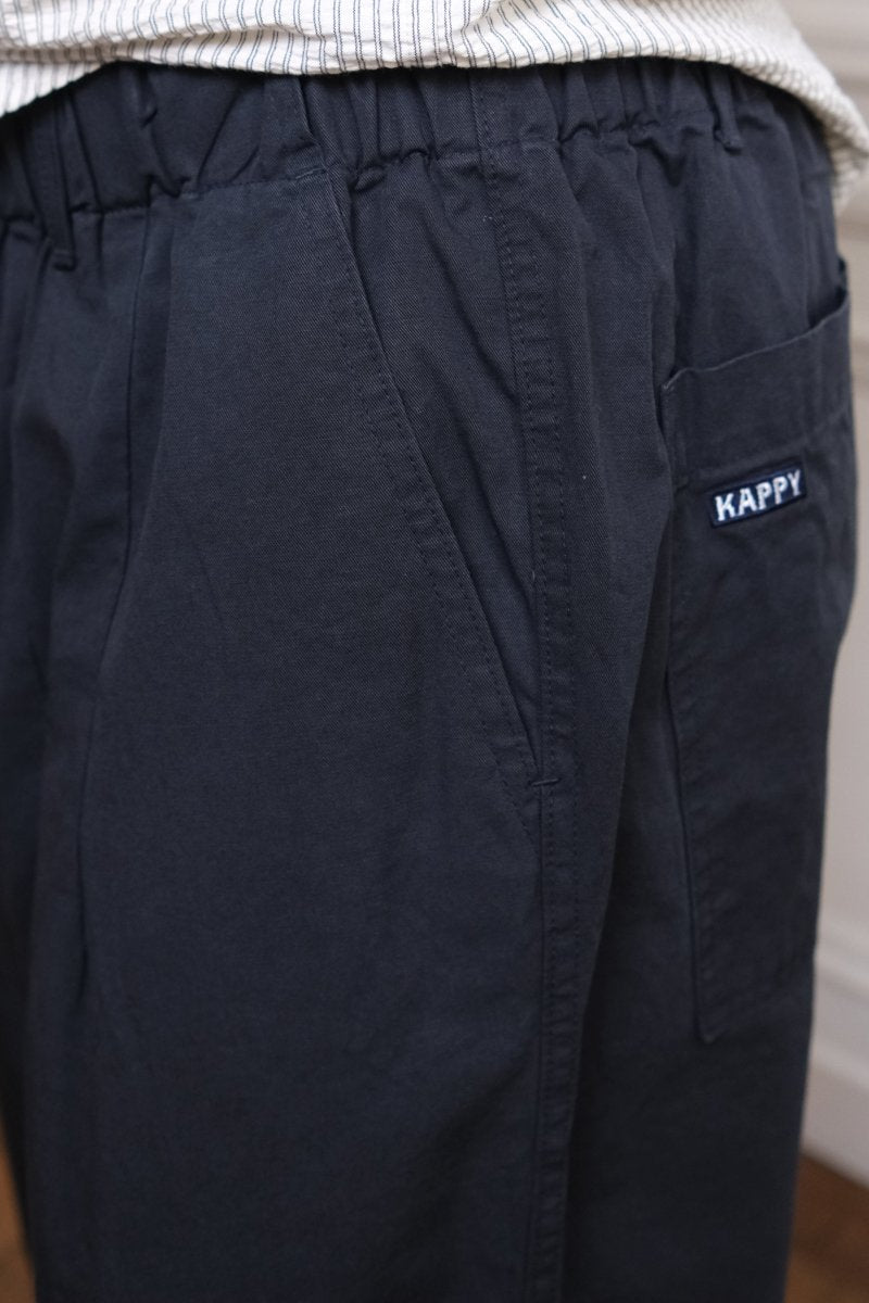 Détail plis pintuck frontaux chino Kappy Pintuck Wide navy coton