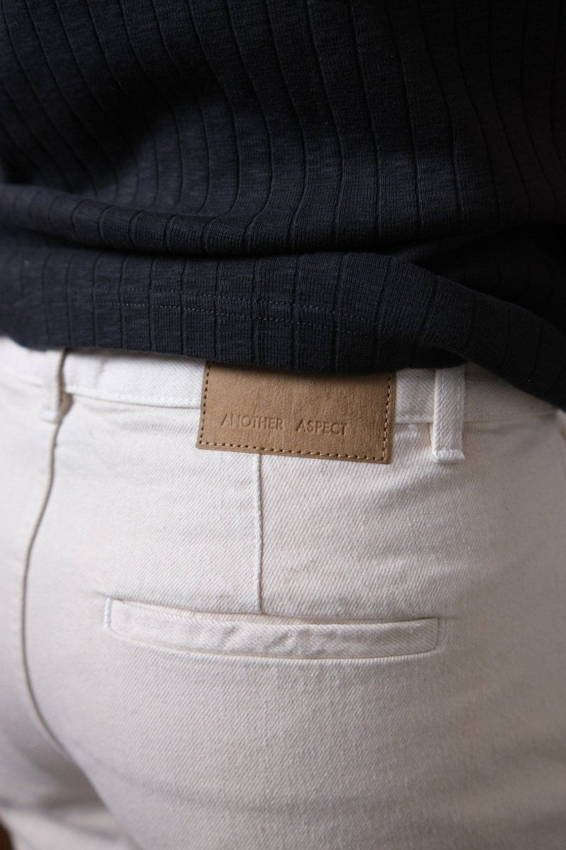 Détail surpiqûre braguette et poches passepoilées Jean Another Aspect 2.0 — photo 3