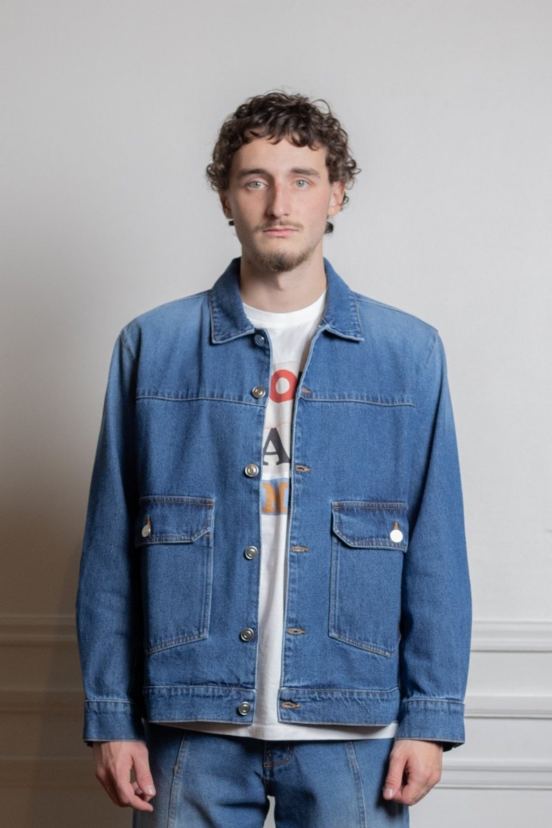 Détail surpiqûres contrastées et boutons métalliques veste denim Pop Trading Company Full Button
 — photo 3
