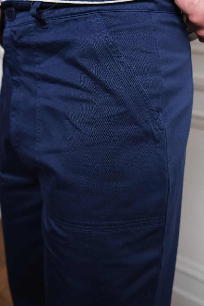 Détail surpiqûres workwear pantalon Le Mont Saint Michel Pascal
