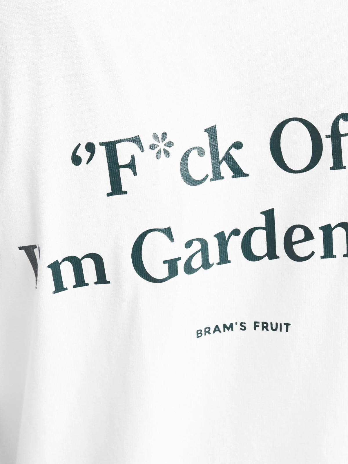 Détail du col rond côtelé du t-shirt Bram's Fruit F*ck Off I'm Gardening blanc — photo 4