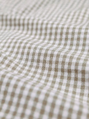 Détail du tissu 100% coton à petits carreaux de la Distressed Farmer's Shirt LS Bram's Fruit olive green