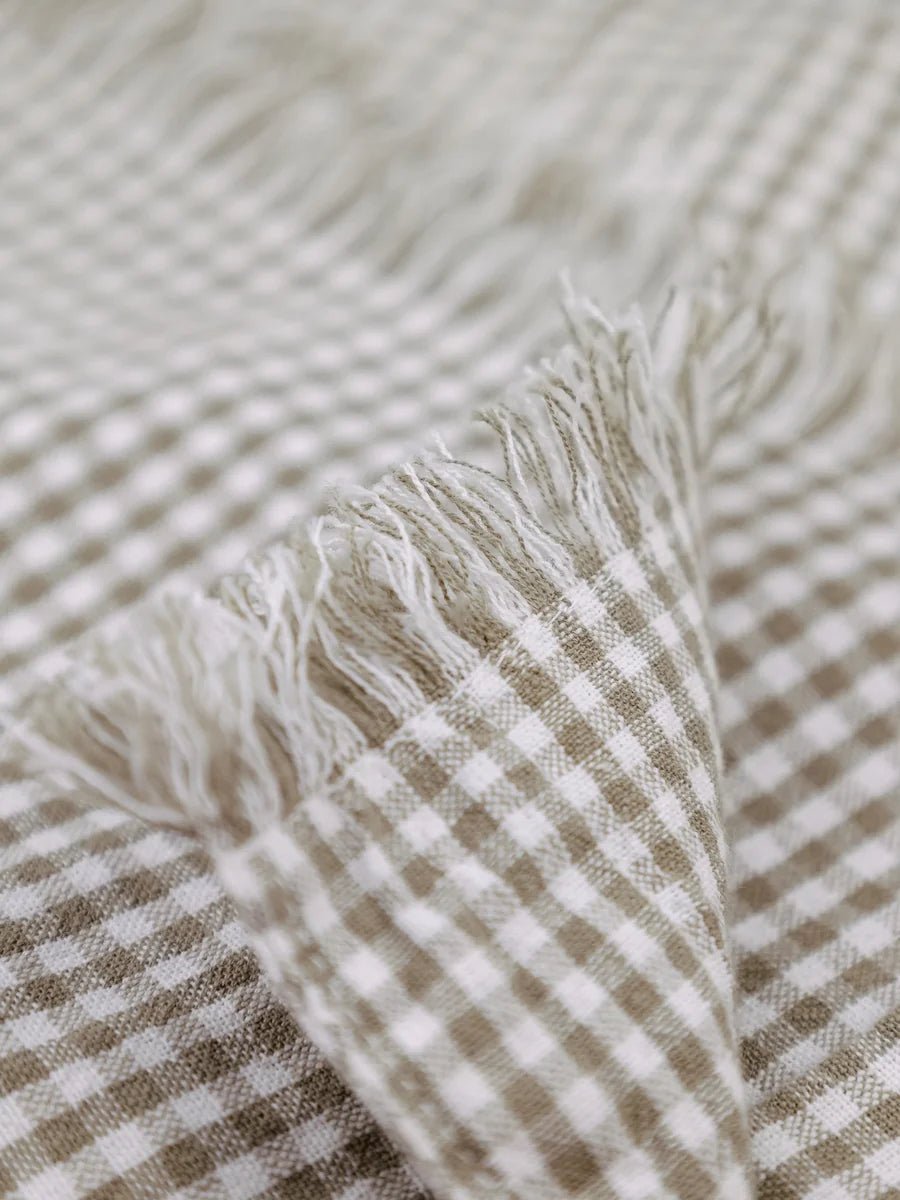 Détail de l'ourlet effiloché de la Distressed Farmer's Shirt LS Bram's Fruit olive green — photo 8