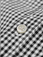Détail des boutons nacrés off-white custom de la Distressed Farmer's Shirt LS Bram's Fruit black