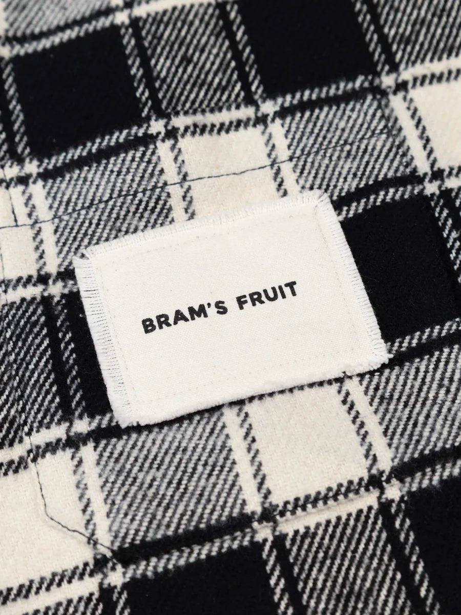Détail des boutons-pression argentés custom de la Flanel Overshirt Bram's Fruit — photo 6
