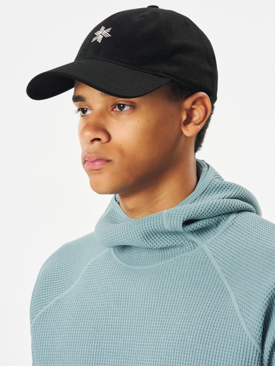 GOLDWIN LOGO COTTON CAP - Black GOLDWIN - vue de profil portée