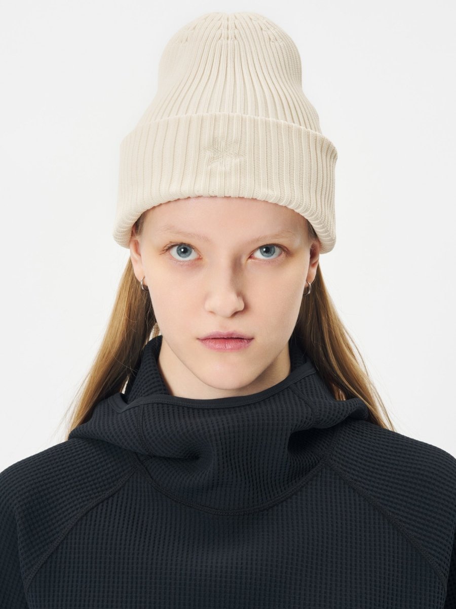 GOLDWIN LOGO KNIT CAP - Ivory GOLDWIN - vue de face portée