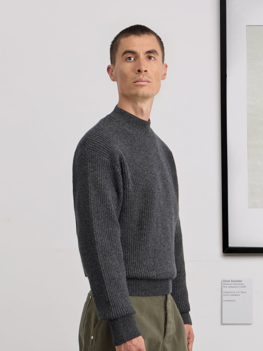 Museum Garments Deck Sweater charcoal en laine d'agneau mérinos - porté, vue 4