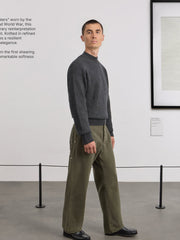 Museum Garments Deck Sweater charcoal en laine d'agneau mérinos - porté, vue 3