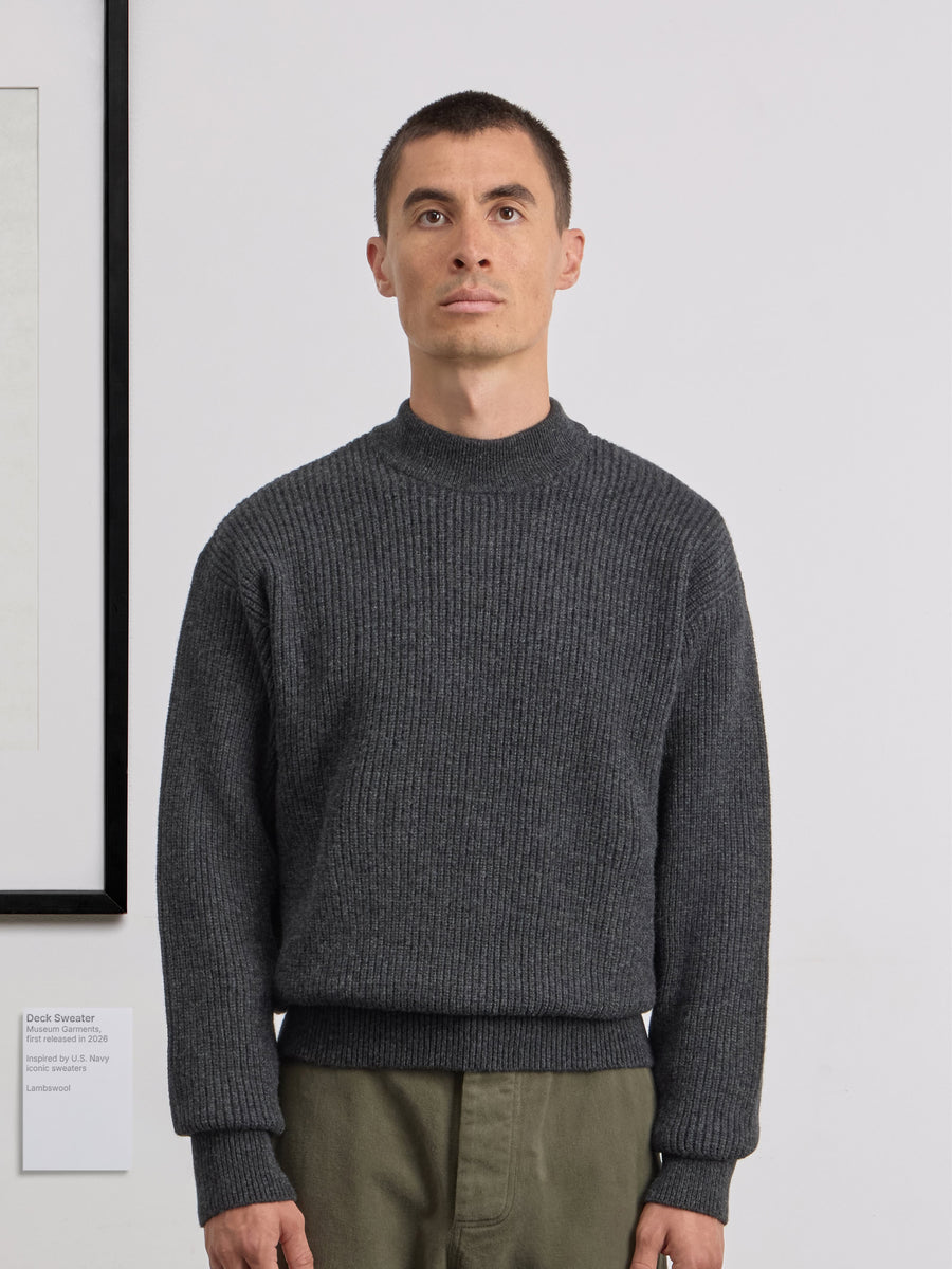 Museum Garments Deck Sweater charcoal en laine d'agneau mérinos - porté, vue 2
