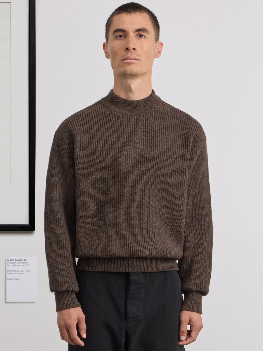 Museum Garments Deck Sweater marron en laine d'agneau mérinos - porté, vue 2