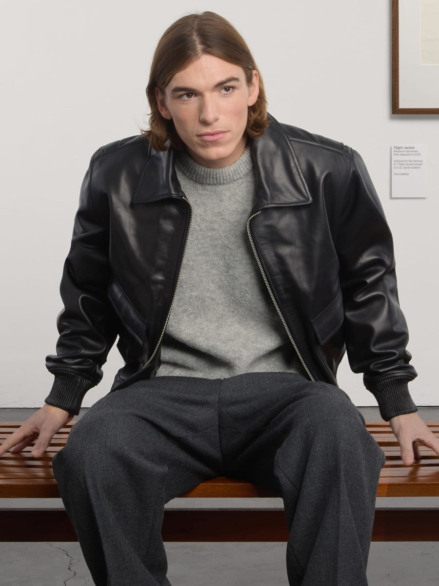 Museum Garments Flight Jacket en cuir de vachette noir - porté, vue 7