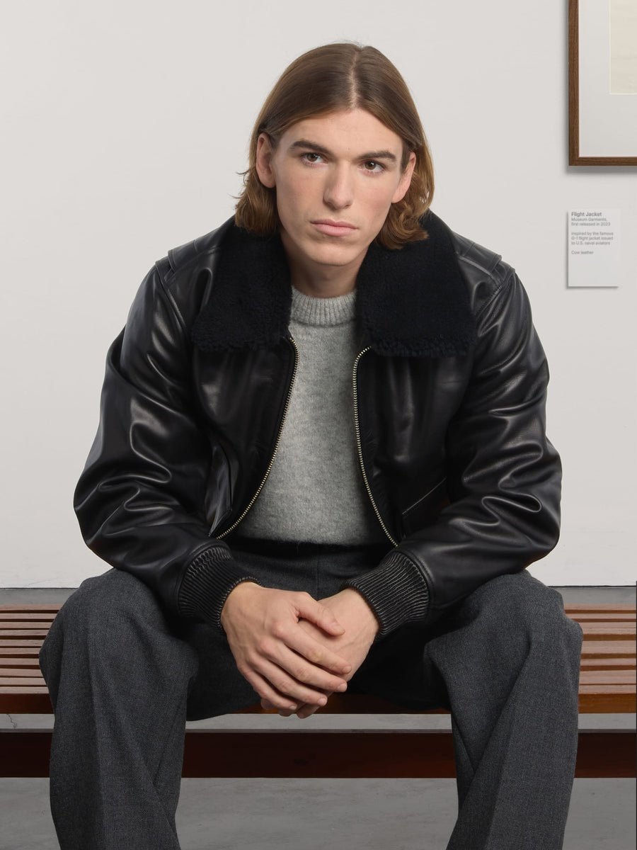 Museum Garments Flight Jacket en cuir de vachette noir - porté, vue 6