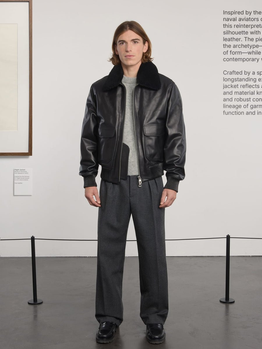 Museum Garments Flight Jacket en cuir de vachette noir - porté, vue 3