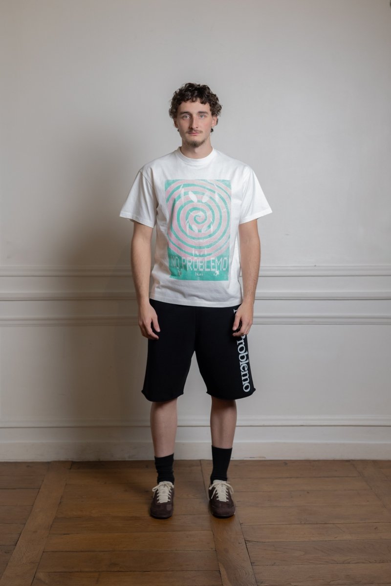 Mannequin portant le t-shirt No Problemo Spiral Ss Tee blanc en jersey de coton
