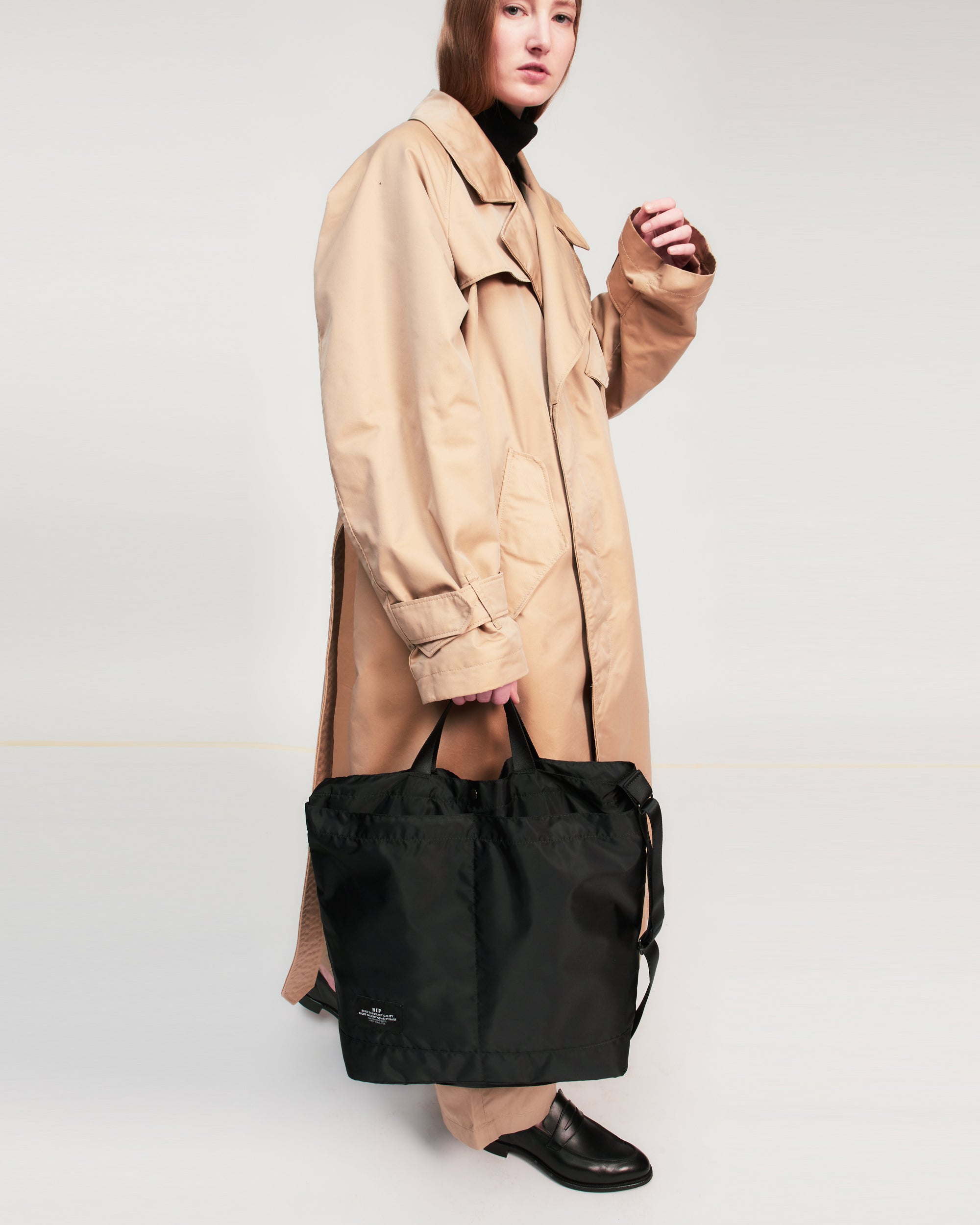 New York Tote Medium - Black - Aura