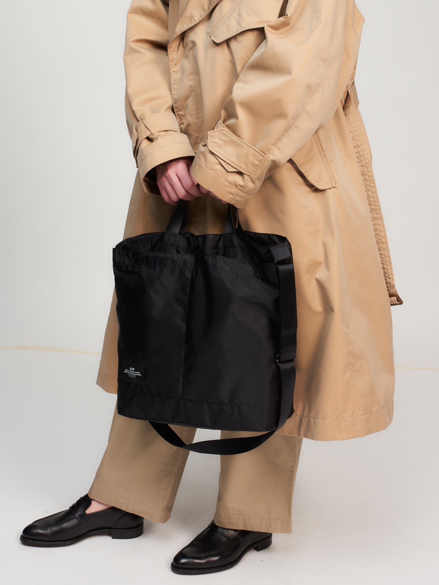New York Tote Medium - Black - Aura