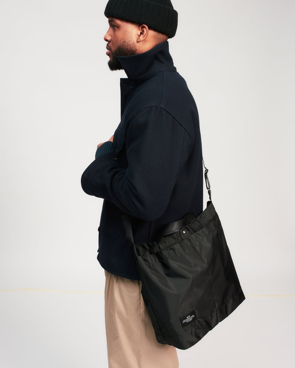 New York Tote Medium - Black - Aura